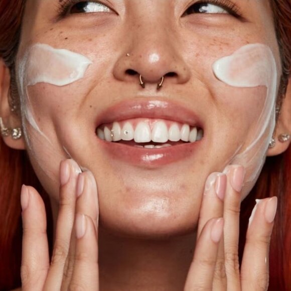 Kate Somerville ExfoliKate Glow Moisturizer – AHA + Enzyme Radiance – 50ml NWT - Picture 2 of 8